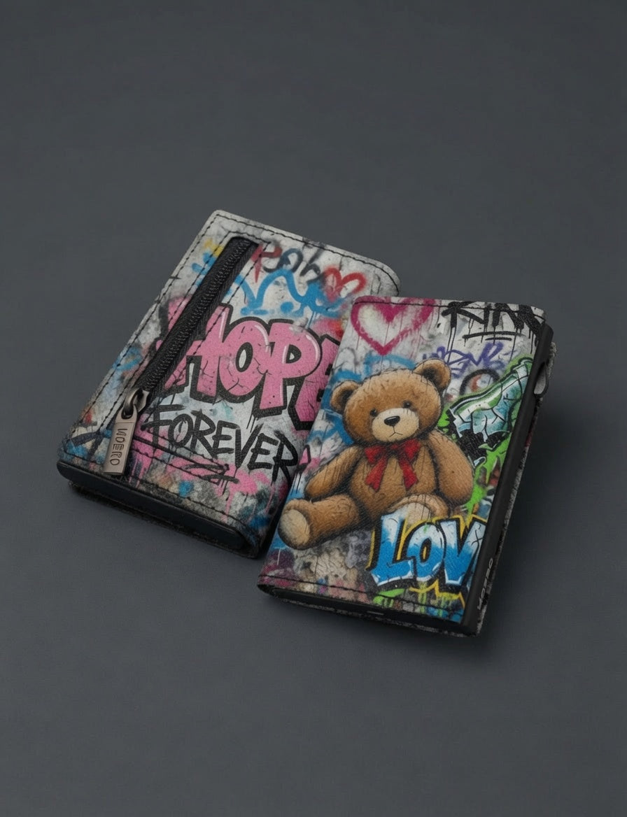 Moero Pro - Teddy Hope - Limited Edition – Portafoglio RFID in Vera Pelle Saffiano con Chiusura Magnetica e Portamonete Zip